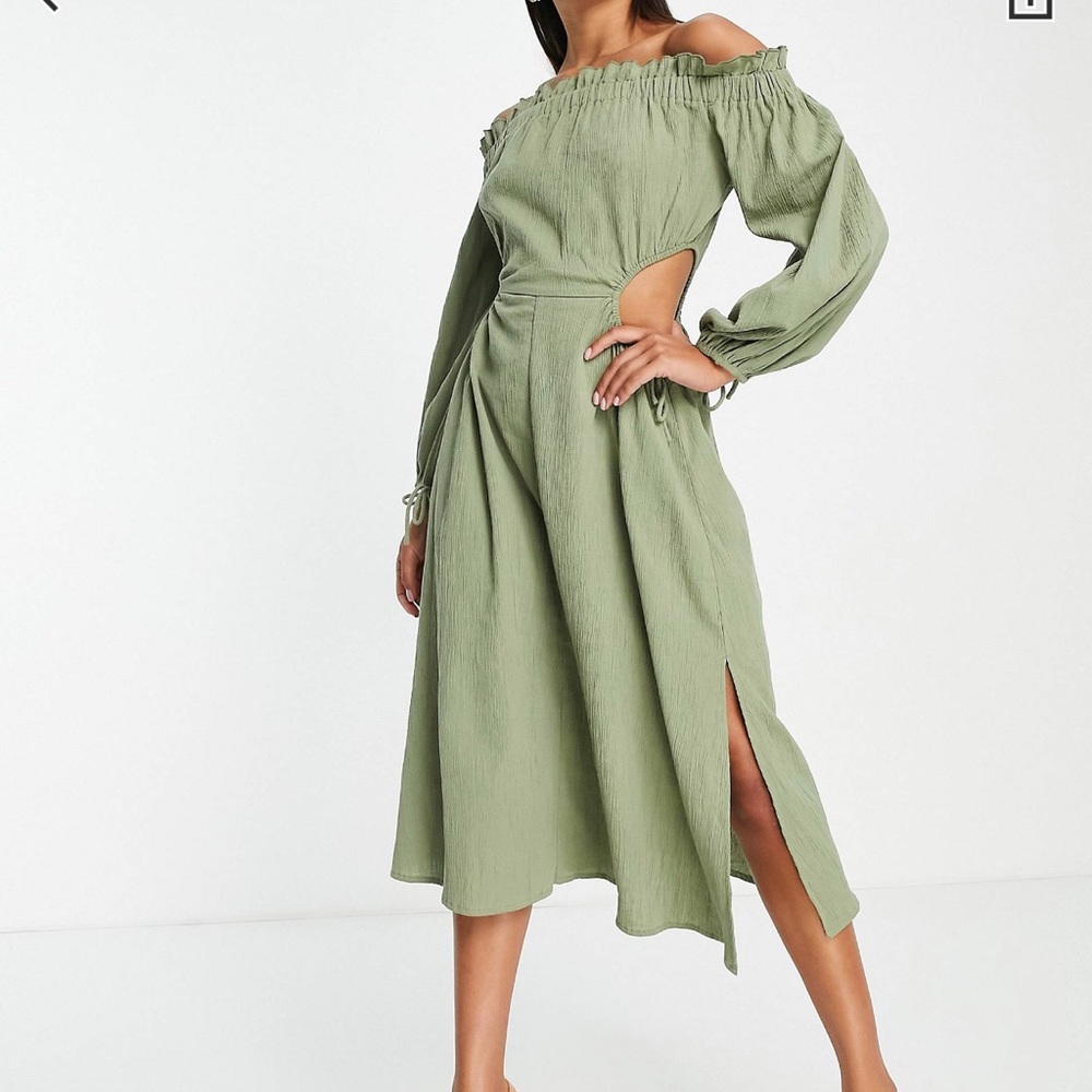 NWT Off shoulder cut out waist midaxi dress